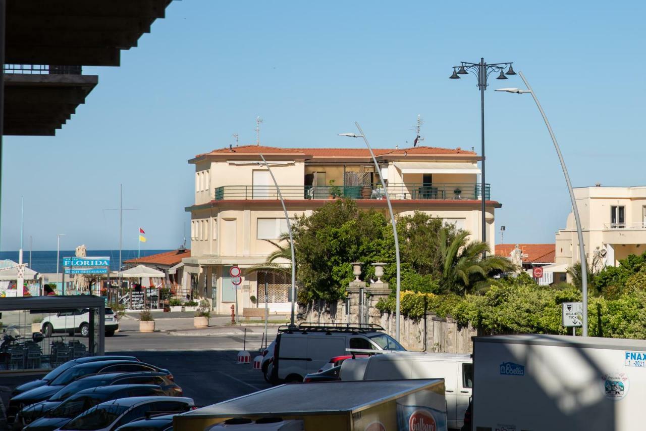 Mirabilia Beach Viareggio Exterior photo